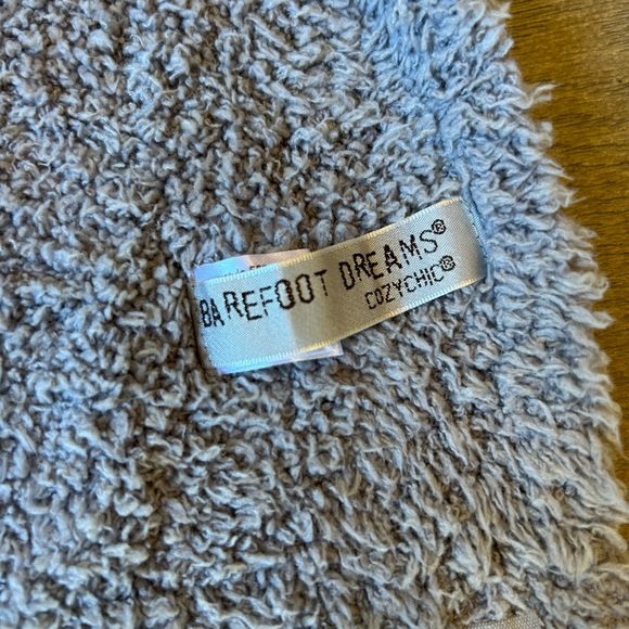 Barefoot Dreams CozyChic Gray shawl/scarf - Picture 2 of 3